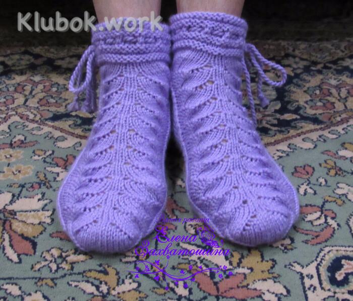 Тапочки носки спицами сиреневые с листиками Тапочки носки спицами сиреневые с листиками