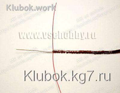 первый круг лепестков бисерной розы крепим ось