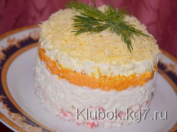 Салат с крабовыми палочками и морковкой