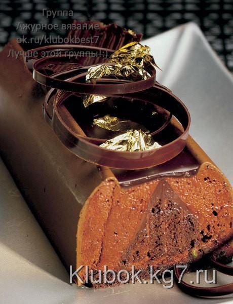 Шоколадный бисквит с муссом из горького шоколада и апельсиновым конфитюром