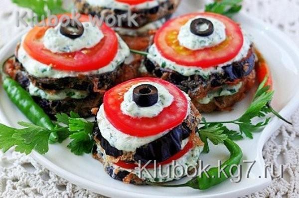 Летняя закуска из овощей со сливочным сыром и зеленью Летняя закуска из овощей со сливочным сыром и зеленью