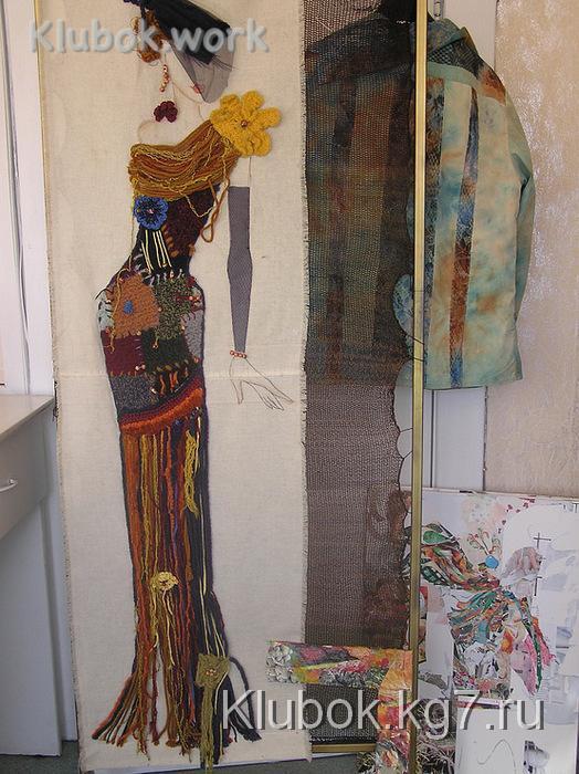 Необычное панно из остатков пряжи и ткани. Необычное панно из остатков пряжи и ткани.