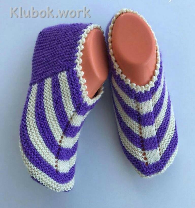 Двухцветные тапочки спицами Двухцветные тапочки спицами