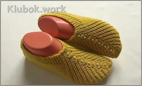 Простые тапочки - следочки спицами одним полотном , описание Простые тапочки - следочки спицами одним полотном , описание