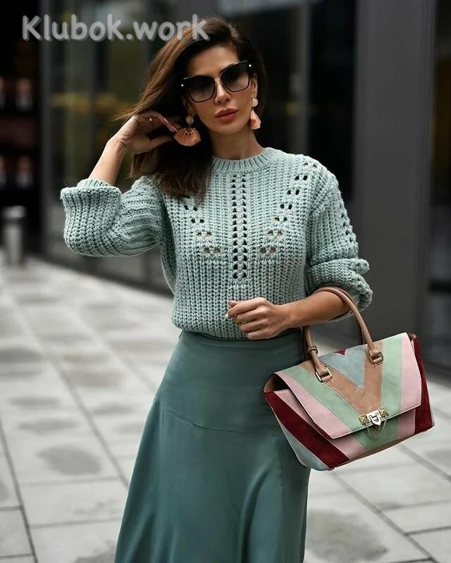 Стильный пуловер из толстой пряжи Стильный пуловер из толстой пряжи